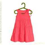 שמלת טריקו חלקה מסתובבת בצבע ורוד זוהר. ללא שרוולים. שמלה אחרונה במידה 12 בלבד