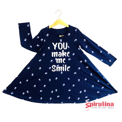 שמלת מעבר כחולה נייבי, מבד טריקו עם הדפס ארנבונים. מידות 4-12