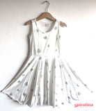 שמלה מסתובבת לילדות מבד לייקרה, צבע שמנת עם לבבות כסופים במידות 4-12. שמלה מהממת!