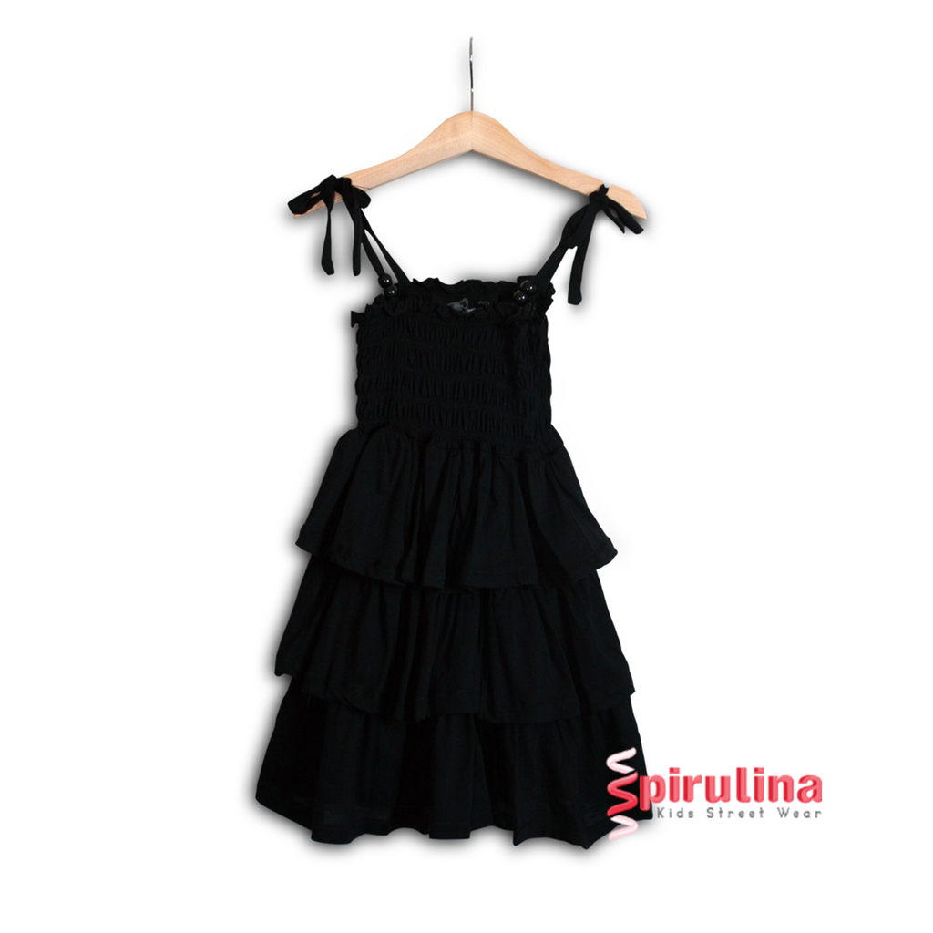 שמלת שכבות שחורה עם כתפיות קשירה מבית ספירולינה